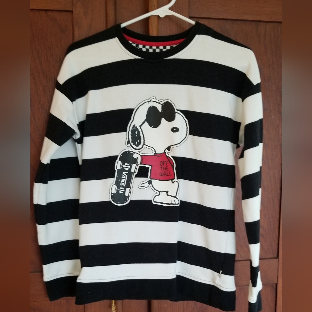 Van's Peanuts by Schultz Snoopy sweatshirt. Adult Small. Black, White & Red.